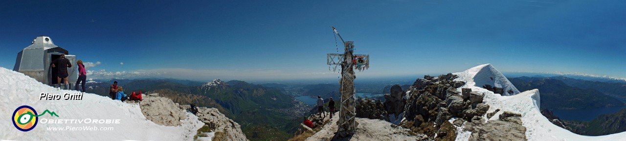 33 Croce di vetta  - Bivacco Ferrario .jpg